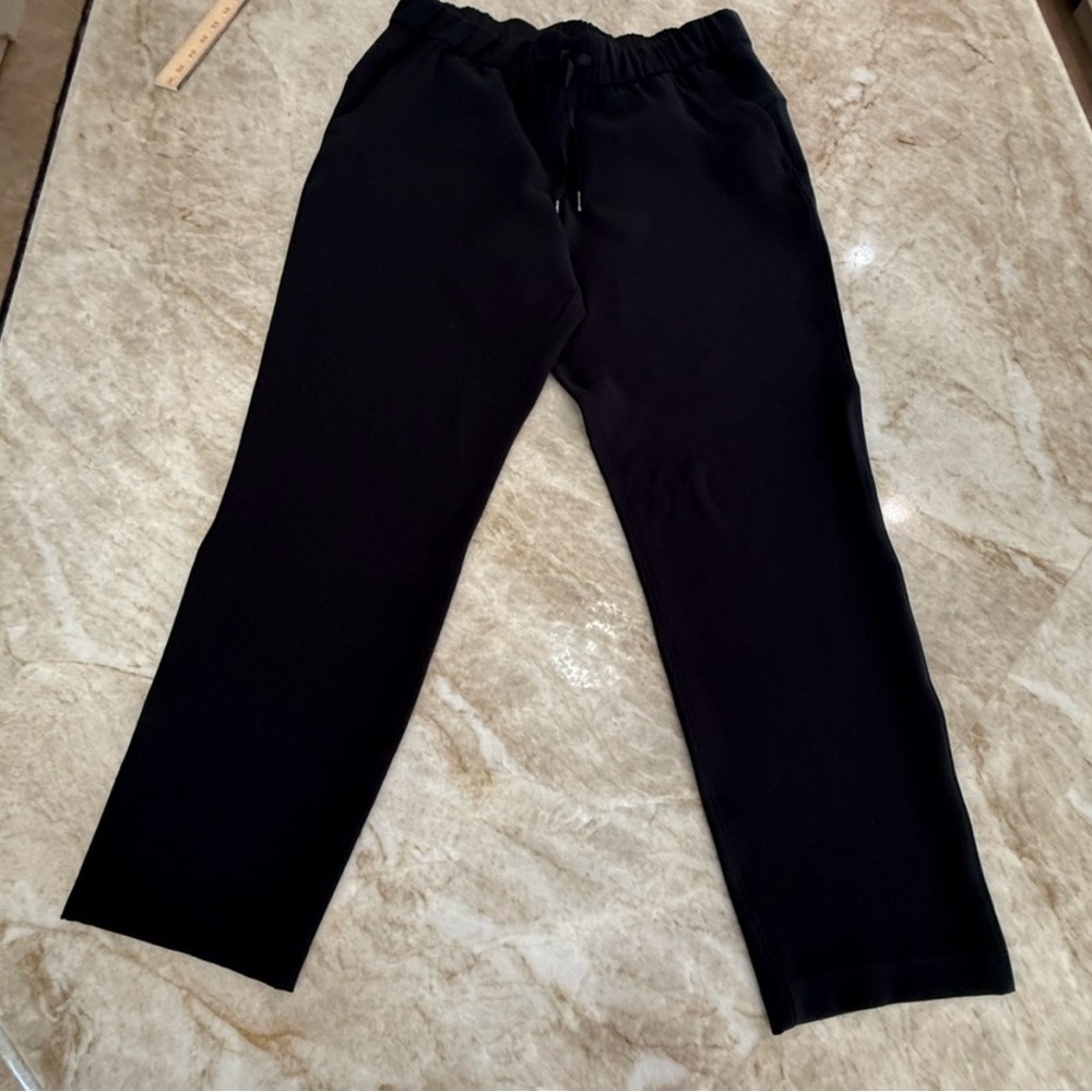 lululemon athletica Women's on the fly Black elastic drawstring Track Pants